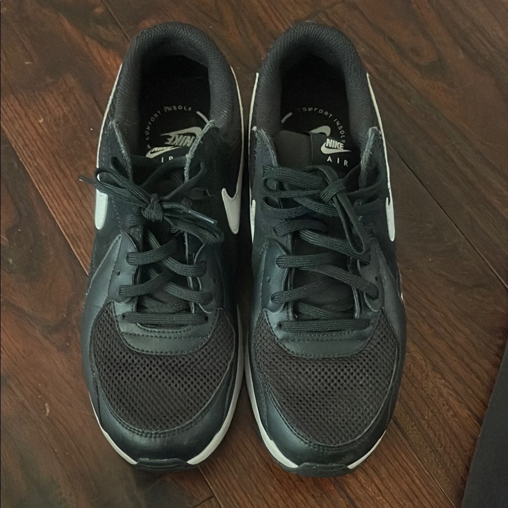 Nike Air Max, black and white